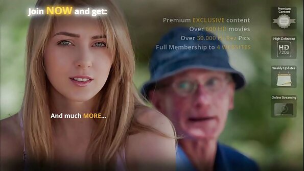 A sundel rubs dheweke pus nalika dheweke bajingan ing bokong tenan hard