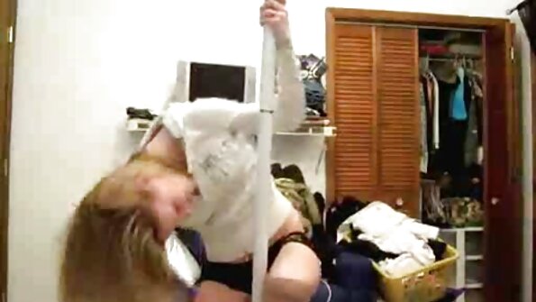 A cah ayu semok karo ageng penthil punika mencet dheweke susu marang kontol