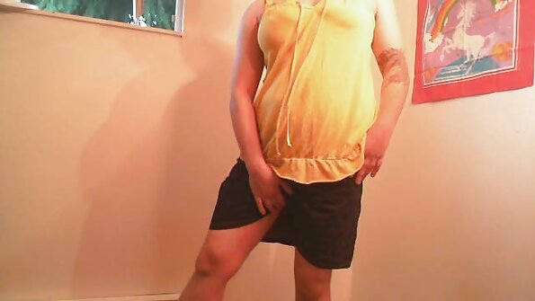 A cah ayu wis dheweke tenggorokan chocked lan dheweke bakal bajingan ing wektu sing padha