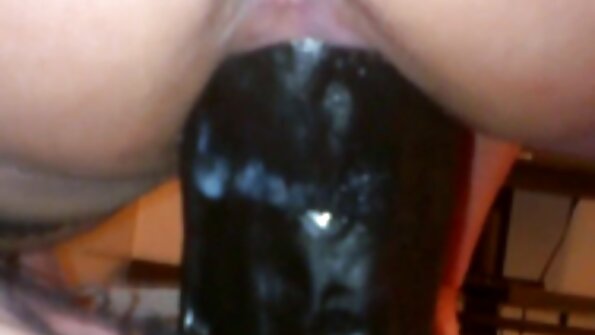 nengsemake pirang dipeksa kanggo nuduhake bf kontol karo slutty stepmom