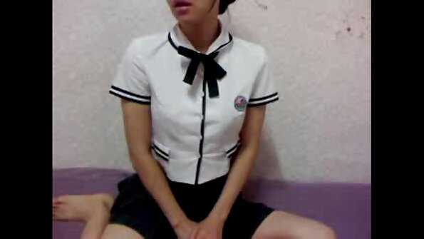 Cah ayu kang mburi lawang ditampa pitik jago nang liwat ambruk kathok ketat