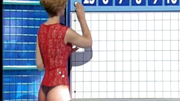 A pirang nyebar dheweke pus lambé lan bakal penetrated dening kontol