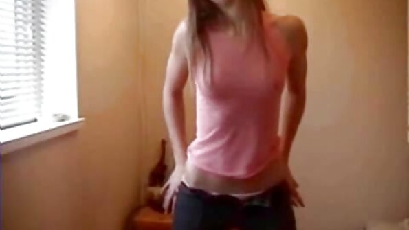 A pirang karo ageng palsu susu njobo lan dheweke lungguh ing kontol