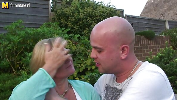 Liyane pelacur Evelina Darling ndadekake wong porno menehi jinis kanggo dheweke