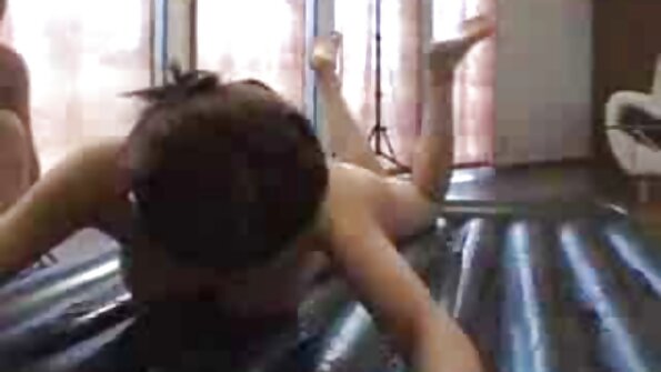 A bimbo karo rasukan tiyang istri panas iki njupuk dheweke lambé sak hard pitik jago