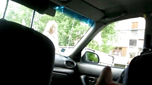 A teen pirang sing tresna njupuk ngambong wis penetrated