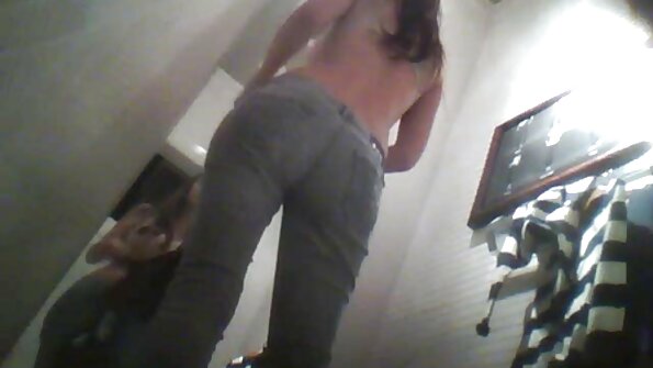 Bootylicious prawan iki nunggang amba kontol nalika wong lanang iki muter karo dheweke bokong