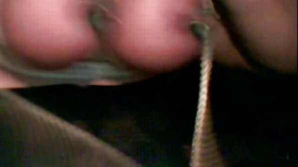 A pirang nemu dheweke udan pus massaged dening gedhe dildo dina