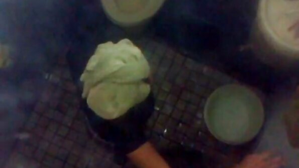 Pirang bayek Christie Stevens ing ndhuwur jago gedhe lan nunggang