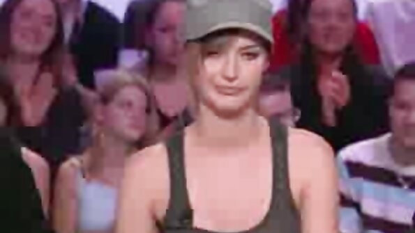 Nengsemake brunette teen swallows sawetara pejuh sawise hardcore kurang ajar