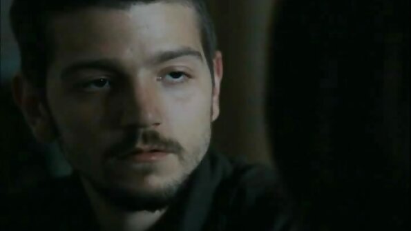 A amba bokong pirang sing wis ageng hooters bakal bajingan ing meja konferensi