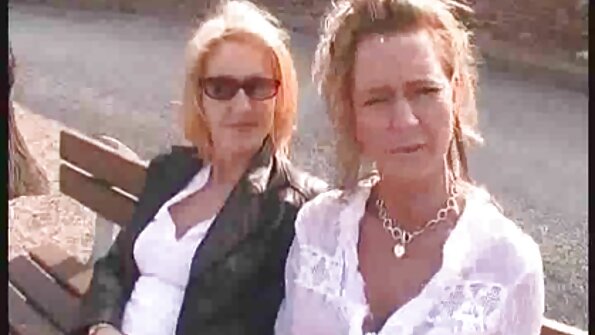 A pirang njupuk bajingan hard ing bis nalika wong looking