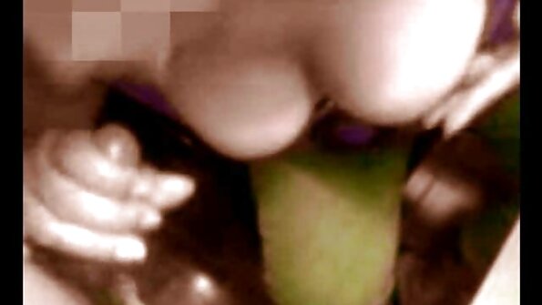 A pirang sing tresna jago wis njupuk sawetara hard kontol ing dheweke bokong