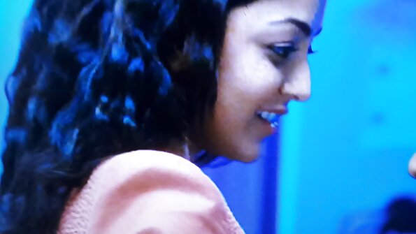 A gedhe breasted teen iki njupuk penetrated dening dheweke stepdad