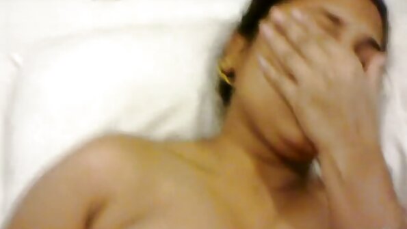 Nalika dheweke entuk dhuwit, pirang duwe jinis karo wong gedhe ing njaba