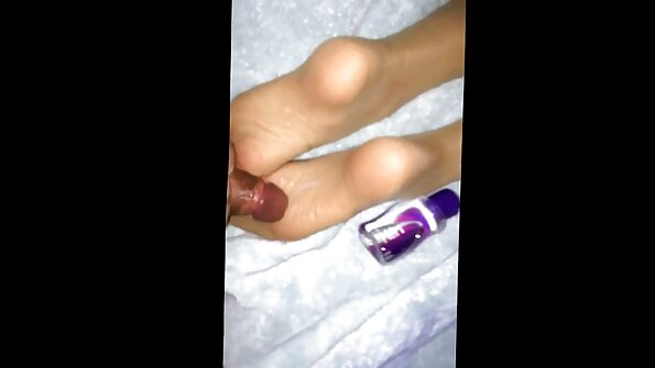 A cah wadon enom karo gedhe susu karo implants jancok ing blumbang