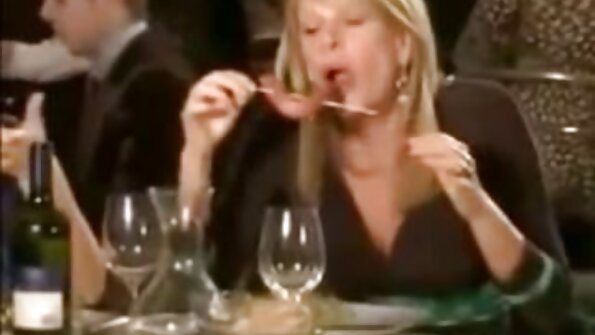 A wong lanang gundul wis tancep pitik jago menyang cah ayu pirang sethitik panas