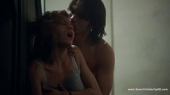 A bayek semok sing wis pointy penthil lenggah ing kontol gedhe