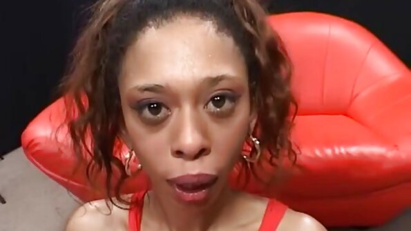 Cameraman Xander Corvus ora bisa nolak ing ngarepe bintang porno Jessa Rhodes