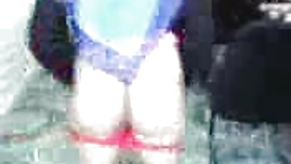 A bimbo karo gedhe palsu susu iki njupuk penetrated ing dheweke cunt