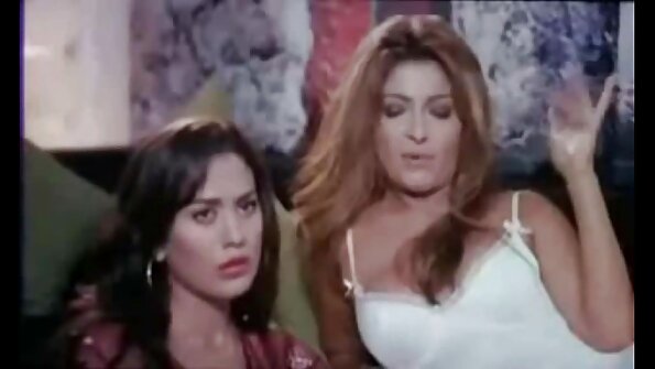 A njijiki lawas Mbah iku njupuk dheweke wulu pus kapenuhan munggah dening kontol