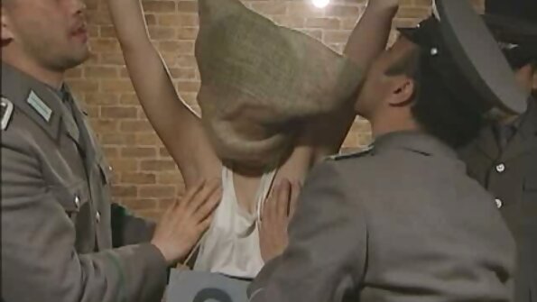 A amatir seksi nemu dheweke udan pus digawe dowo nalika ing mobil