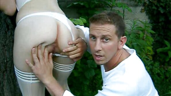 Kontol gedhe interracial doggystyle ndadekake Kira Noir moan kanggo liyane