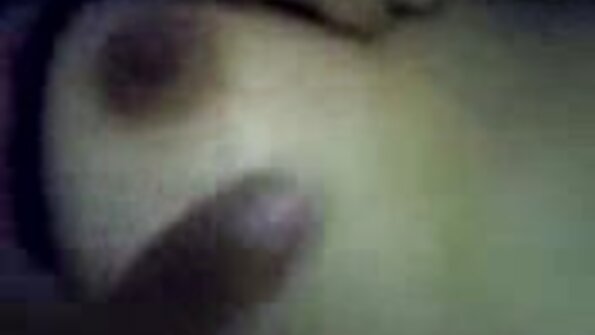 A pirang bends liwat supaya dheweke bisa tresna dening wong saka mburi