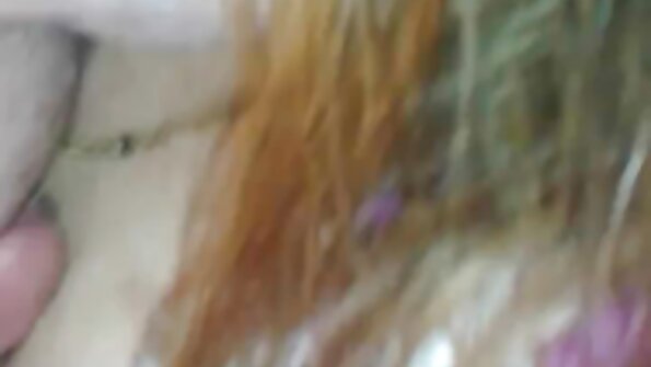 A pirang karo bokong becik iki nampa cagak ireng gedhe menyang dheweke