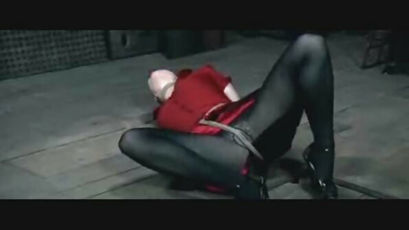 A porn semok ing mejo lan dheweke wis nampa kontol gedhe lan hard