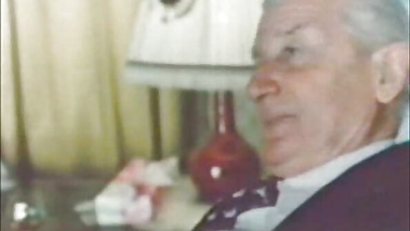 Pirang MILF tinimbang lathian bakal analisa dening ireng pelatih