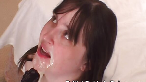 Coklat rambut cah wadon karo cilik susu perlu sawetara apik dicking