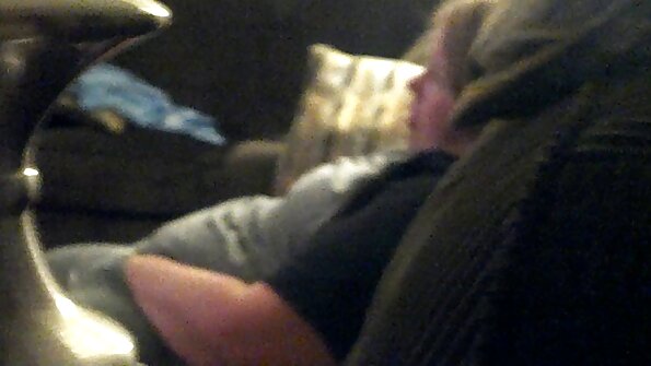 lemu rikma abrit lan enom cah ayu duwe sange jinis ing sofa