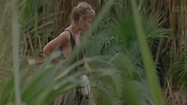 19 taun lawas kabeh alam babe nyebar dheweke sikil kanggo cah lanang