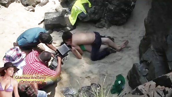 A pirang lan brunette seneng-seneng karo wong lanang mesum ing wong telu bebarengan