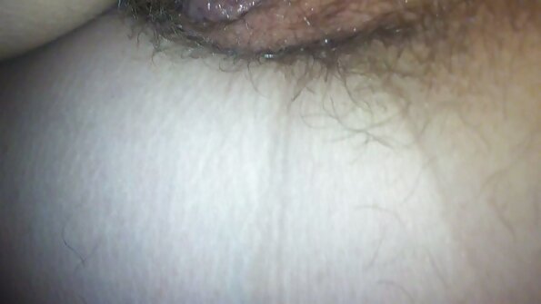 A pirang sing wis dheweke kaca tingal ing nunggang jago erect gedhe