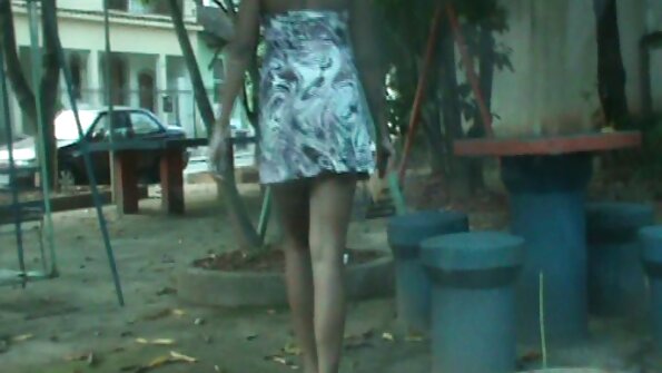 A bokong gedhe gagak rambut pelacur iki njupuk pitik jago ing dheweke cunt lan dheweke seneng banget