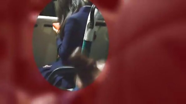 A bimbo guncang susu lan dheweke uga nindakake jotosan apik