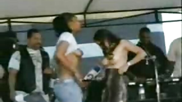 A cah ayu karo amba susu nunggang kontol hard karo dheweke panas bokong