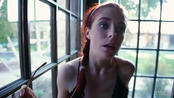 A abrit iku ing amben, njupuk dheweke wulu pus kapenuhan munggah dening kontol