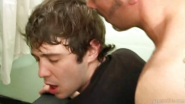 A teen karo perky susu iki mbukak munggah dheweke bokong kanggo silit jinis