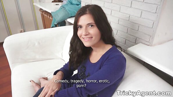 Pirang wis njupuk amba ireng meat kelet ing dheweke udan lan jus cunt